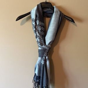 Pashmina gray /black color